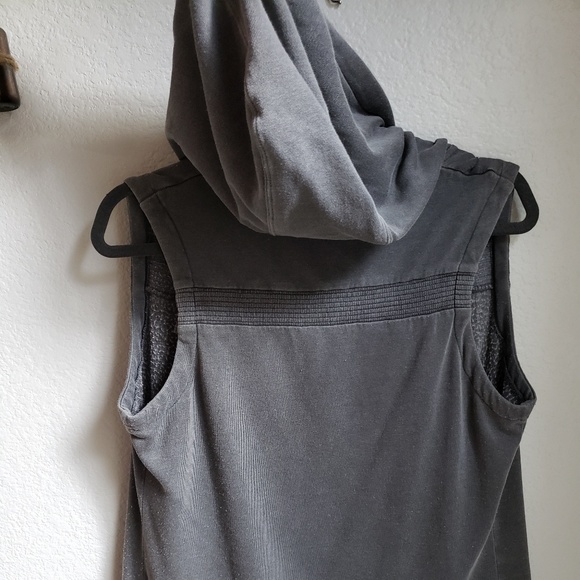 Roxy | Grey Vest w/ Hood - Picture 2 of 8